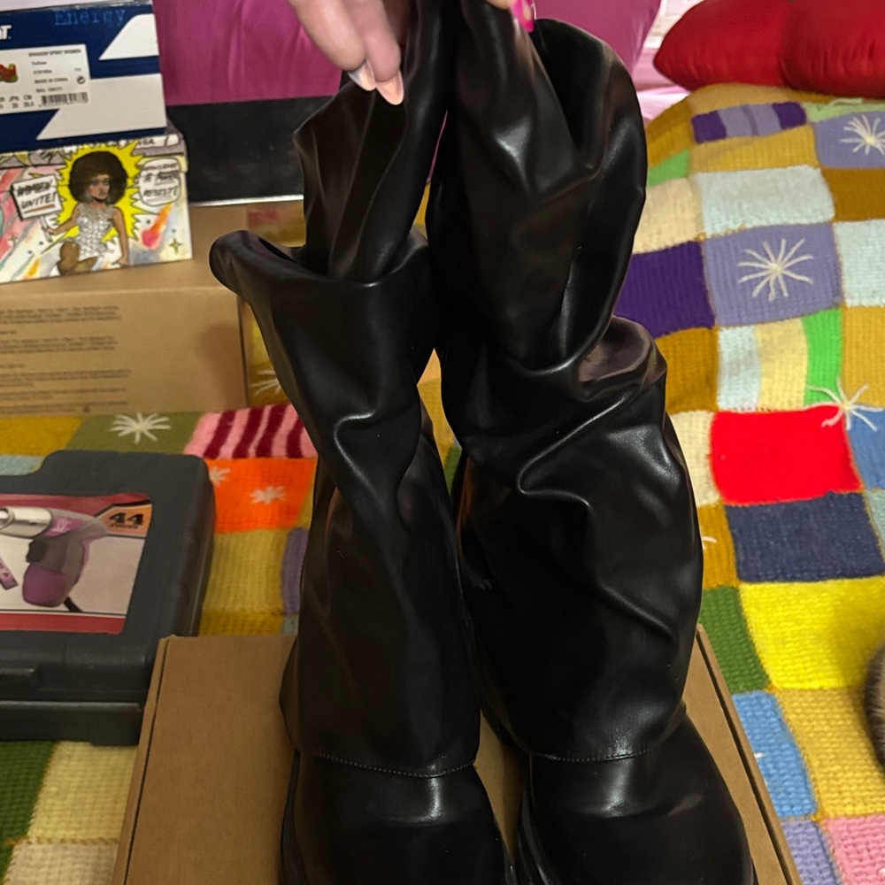 Stylish Slouchy Black Leather Boots